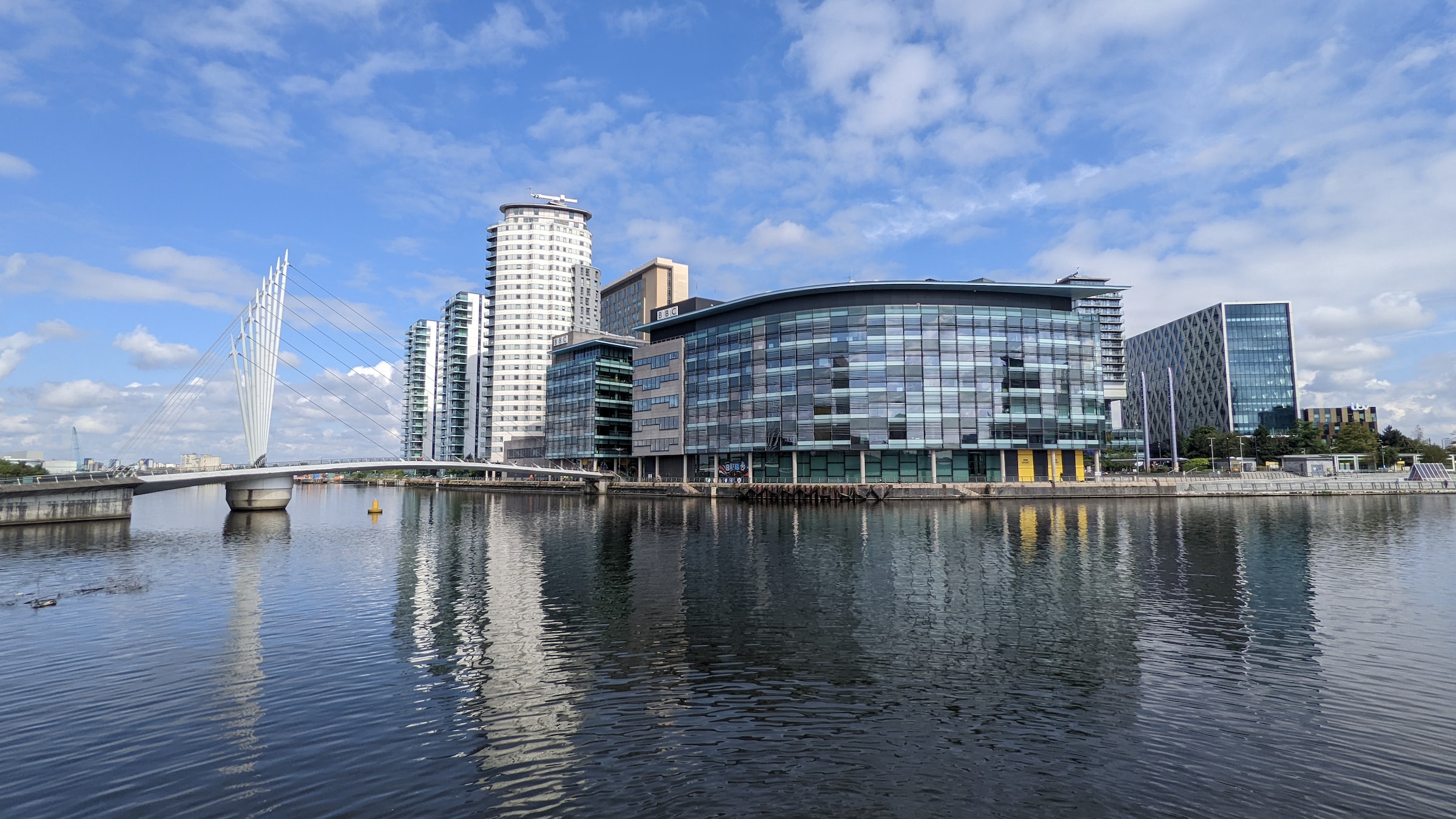 Manchester City Council approves four 'iconic' skyscrapers plan - BBC News