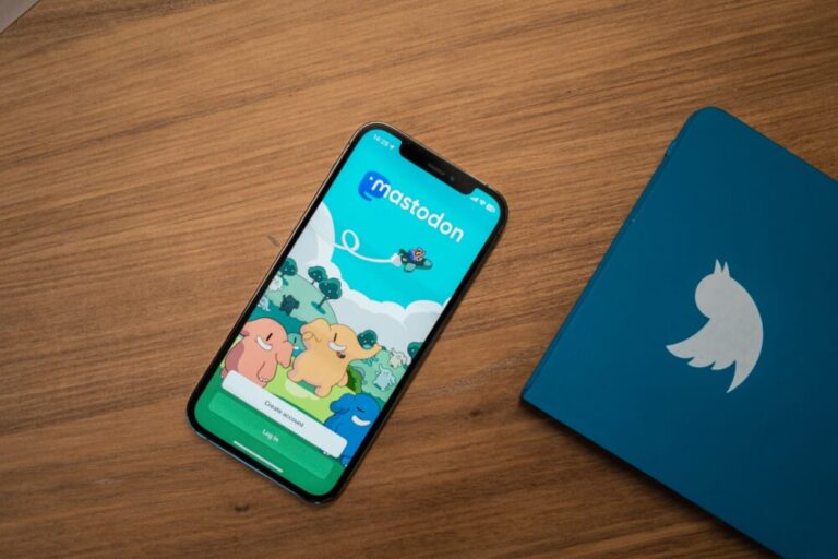 Twitter versus Mastodon—looks the same, yet so different
